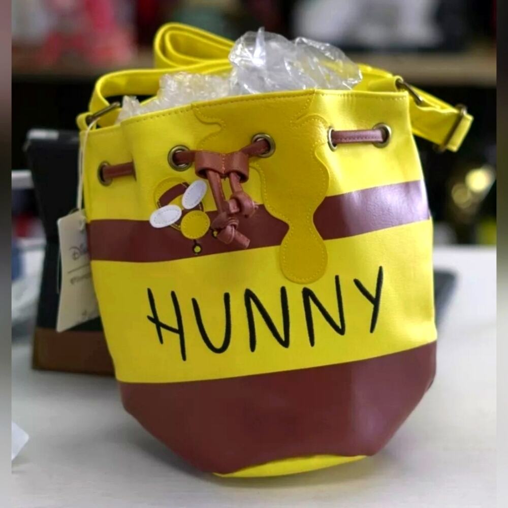 Loungefly OG Heart Logo Winnie the Pooh Bucket Bag NWT Pre‑Funko 2018 - Picture 5 of 10